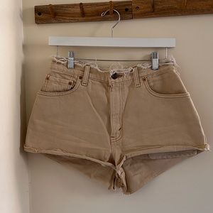 Vintage cream distressed Levi’s shorts
